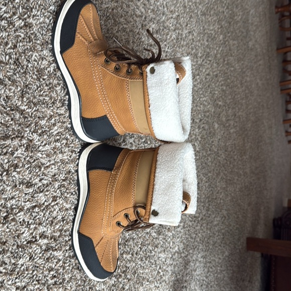 Tan and Black Winter Boots - Picture 7 of 8